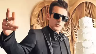 Erkek giyim markası, “Güzel bir gün smokin için” mottosuyla  Türk rock müziğinin ikonik ismi Teoman’ı tanıtım yüzü olarak seçti.