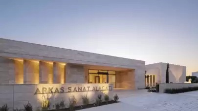 Mimarisiyle de dikkat çeken Arkas Sanat Alaçatı’da:  ‘Sahnelenmiş’ yüzleşme sergisi