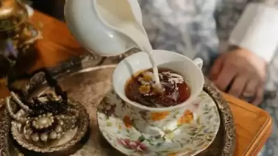 İngilizler her gün içiyor: Bu çayı içen kemik gücünü arttırıyor. Lezzeti de şifayı da bir arada sunuyor