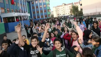 Karne Heyecanı Cuma Günü: Milyonlarca Öğrenci Tatile Çıkıyor