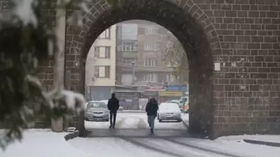 Diyarbakır Surları Kışın Beyaz Cevheriyle Buluştu