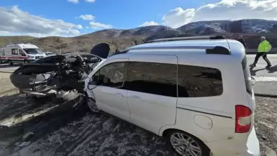 Bingöl’de Otomobil ve Ticari Araç Çarpıştı: 1 Ölü, 4 Yaralı