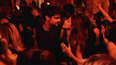 Mutlu Aşk Var mıdır? "Birlikte On Yılbaşı" Üzerinden Zaman ve İlişkilere Bir Bakış