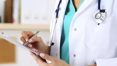 Beyaz önlüğün gurur ve gelecek kavgası: 14 Mart’ta sağlığın gidişatı için uyarı