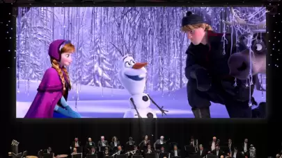 Dev Ekranda Film, Sahnede Orkestra: Unutulmaz Bir "Frozen" Gecesi