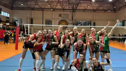 Karşıyaka Voleybolda Yarı Final Kürsüsünde