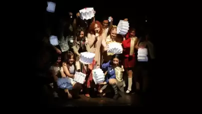 Geleceğin Yıldızları Parlıyor! İBB Şehir Tiyatroları "Liseler Arası Tiyatro Buluşması" İçin Perde Dedi: Genç Yetenekler Profesyonel Sahnede Devleşecek