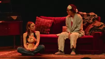 "Ballı Süt" Perdesini Açtı: Bir Aile Hikayesi Sahnede