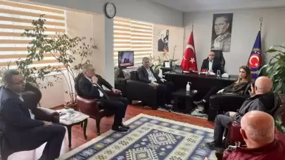 "Bu Düzen Böyle Gitmez!" İzmir Emek ve Demokrasi Güçleri 1 Mayıs İçin Startı Verdi: Dev Tertip Komitesi Konak’tan Seslendi