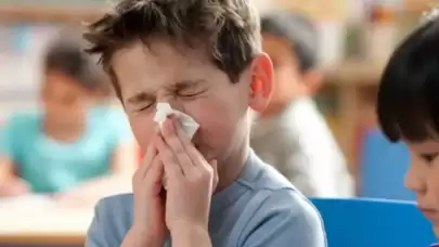 Çocukların burnundan koyu akıntı geliyorsa dikkat!