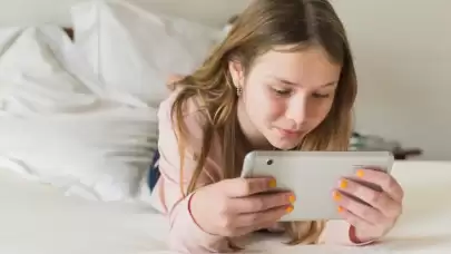 AKP’den Dijital Düzenleme Hamlesi: 15 Yaş Altı Sosyal Medya Kullanımı Yasaklanabilir