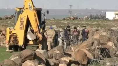 Gözler Gökyüzünde: İmha Edilen Füzenin Parçaları Sınır Hattına mı Düştü? Diyarbakır ve Antep'ten Gelen Haberler Paniğe Neden Oldu!