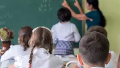 "Protokole Aykırı" Sayıldı! Uşak’ta Okul Müdürünün Mesajına Tepki Vermeyen Öğretmenlere Resmi Uyarı