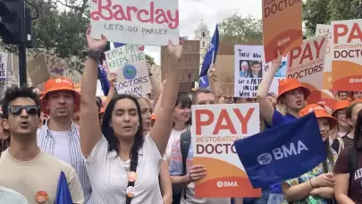 İngiltere’de doktorlar grev kararı aldı: Sağlık sistemi yeni krizle karşı karşıya