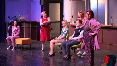 İzmir Şehir Tiyatroları, Dünya Tiyatro Günü’nü Ücretsiz Oyunlarla Kutladı