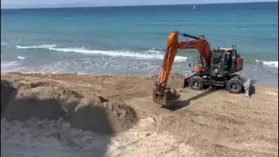 Mavi Bayraklı Plajlarda Hummalı Çalışma: Kuşadası Yaza "Merhaba" Diyor