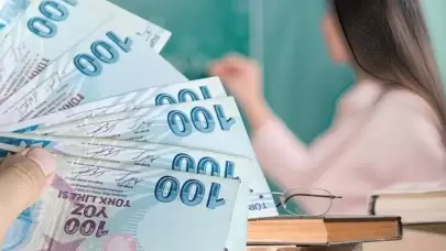 Öğretmenlerin Gözü Bordroda! Ek Ders Ücretlerinde Yeni Düzenleme Kapıda mı? Sendikalardan Bakanlığa Net Çağrı: "Bir Saatlik Ek Ders Ücreti, Bir Öğretmen Maaşının Oranına Göre Yeniden Belirlenmeli"