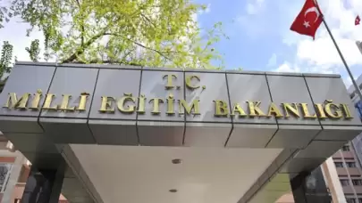 Milli Eğitim Bakanlığı üst yönetiminde stratejik hamle! Bakan Yusuf Tekin, 2026 vizyonu çerçevesinde bakan yardımcılarının sorumluluk alanlarını yeniden belirledi. Hangi birim hangi isme bağlandı? İşte yeni görev şeması...