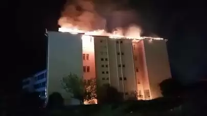 İzmir’de öğrenci pansiyonunda korkutan yangın