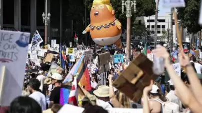 Sanders’tan kitlesel protestolara destek