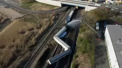 ABD’de Yük Treni Raydan Çıktı