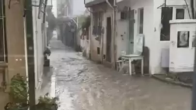 Ayvalık’ı sağanak vurdu