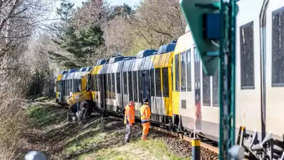 Danimarka’da iki tren kafa kafaya çarpıştı: 5’i ağır 17 yaralı
