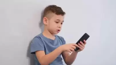 Okul saldırılarının ardından düğmeye basıldı! Milli Eğitim ve bilişim uzmanları, çocukları sanal dünyadaki karanlık odaklardan korumak için iki kritik adımı gündeme taşıdı: VPN kısıtlaması ve doğrudan destek hattı.