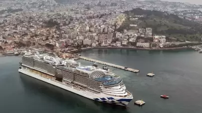 Kuşadası Limanı’nda Dev Hareketlilik: 2 Gemiyle 5 Bin 297 Turist Geldi!