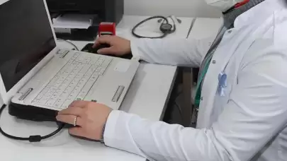 “Hekimlerden ‘Veri Girişi’ İsyanı: Aile Hekimliği Evrak Memurluğuna Dönüşüyor!”