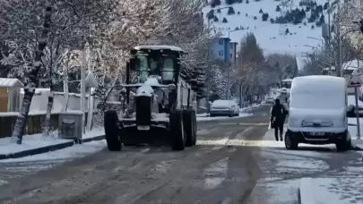 Erzurum ve Kars’ta Nisan Sürprizi! Kar Yağışı ve Tipi Hayatı Durdurdu: 73 Mahalle Yolu Kapandı, Ekipler Beyaz Esaretle Mücadele Ediyor