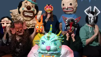 Performans sanatının sınırlarını zorlayan "Canavarların Vaatleri", izleyiciden gelen yoğun talep üzerine programını zenginleştirdi. Hara’nın büyüleyici atmosferinde sergilenen proje, yeni performanslarla sanat dünyasında tartışma yaratmaya devam ediyor.