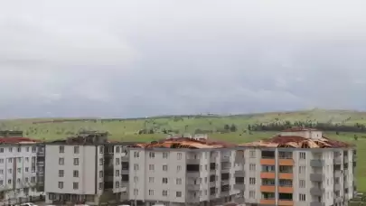 Gaziantep’te şiddetini artıran olumsuz hava koşulları hayatı durma noktasına getirdi. Valilik, fırtına ve sel riski nedeniyle 4 ilçede okulların bir gün süreyle tatil edildiğini duyurdu. İşte eğitime ara verilen o ilçeler...