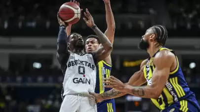 Derbide zafer siyah-beyazlıların: Beşiktaş GAİN, Fenerbahçe Beko’yu devirdi!