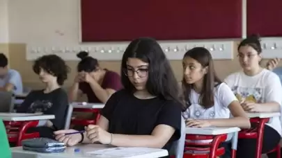 YAPAY ZEKA PRATİKTE BAŞARIYI ARTIRDI, SINAV SONUÇLARINI DÜŞÜRDÜ