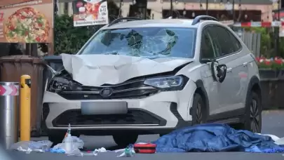 Almanya’da araç kalabalığa daldı: 2 ölü, 8 yaralı