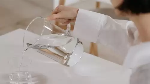 Böbrek yetmezliği olan hastalar için su tüketiminin aşırısının zararlı olabileceği belirtildi.