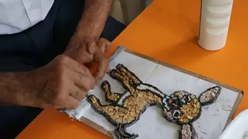 Oğlunun ödevi için araştırırken keşfettiği yeni hobisiyle tanıştı.