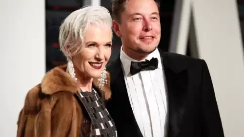 Elon Musk'ın Annesi Maye Musk, New York Moda Haftası'nda Göz Kamaştırdı