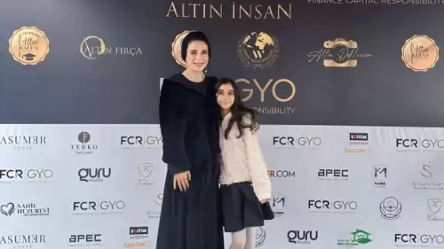 Minik ressam Zeynep Reyyan Gören ilk sergisini gerçekleştirdi