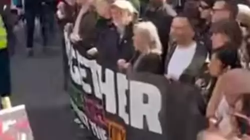 İngiltere’de milyonluk ırkçılık karşıtı yürüyüş