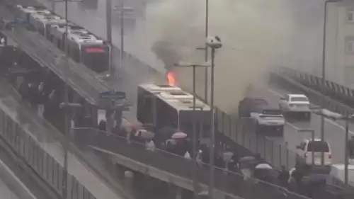 İstanbul’da metrobüste yangın paniği