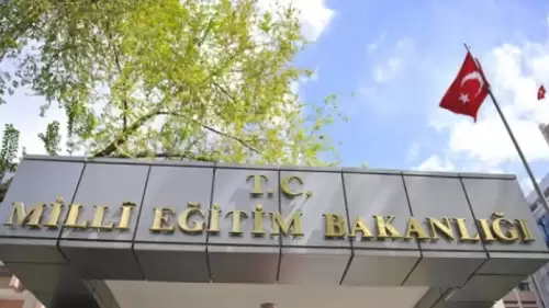 Eğitimde sosyal etkileşim dönemi başlıyor! MEB, öğrencilerin okul aidiyetini artırmak ve kültürel değerleri pekiştirmek amacıyla hazırlanan yeni etkinlik takvimini yayımladı. Hazırlıklar tamam, tüm okullarda eş zamanlı start veriliyor.