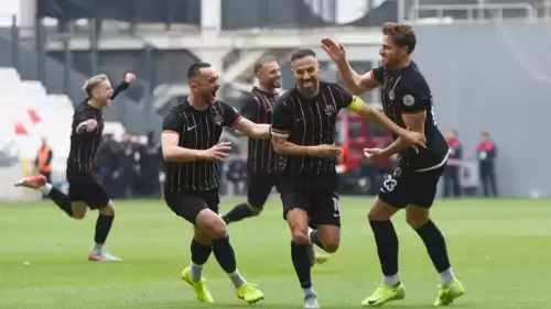 İzmir Çoruhlu FK gözünü finale dikti