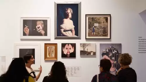Sanatın Yüzyıllık Yolculuğu: Koç Topluluğu "Yüzyılın İzleri" Sergisini Açtı