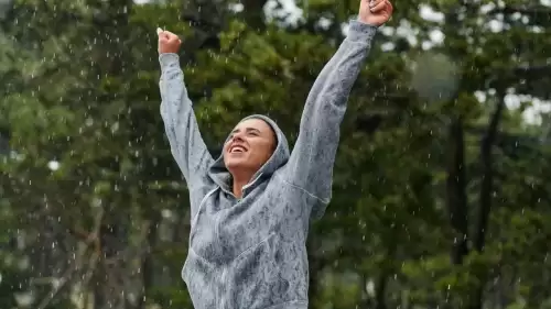 Yağmurda yürümenin iyi hissettiren 4 nedeni