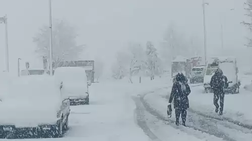 Bahar Gelemedi, Kar Durmadı! Bitlis’te Şiddetli Kar Yağışı ve Tipi Ulaşımı Vurdu: 82 Yerleşim Yeriyle İrtibat Kesildi, Karayolları Teyakkuzda