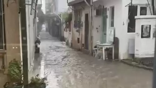 Ayvalık’ı sağanak vurdu