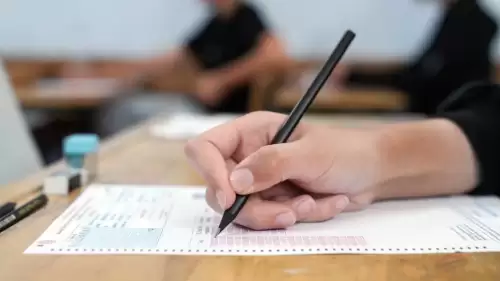 Türkiye genelinde 26 Nisan Pazar günü gerçekleştirilen bursluluk sınavının ardından gözler MEB’e çevrildi. Binlerce öğrencinin burs hayali için kritik tarih belli oldu. İşte sonuç sorgulama ekranı ve detaylar...