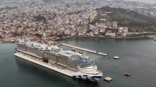 Kuşadası Limanı’nda Dev Hareketlilik: 2 Gemiyle 5 Bin 297 Turist Geldi!